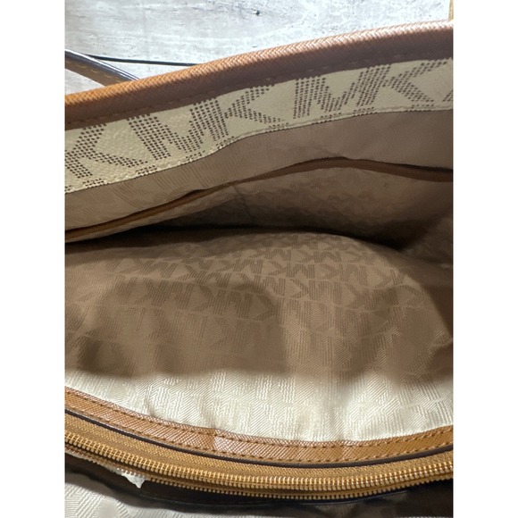 Michael Kors JET SET SIGNATURE TOTE - Picture 4 of 4